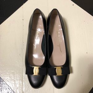 Salvatore Ferragamo Black Vara Pumps Leather 8AA